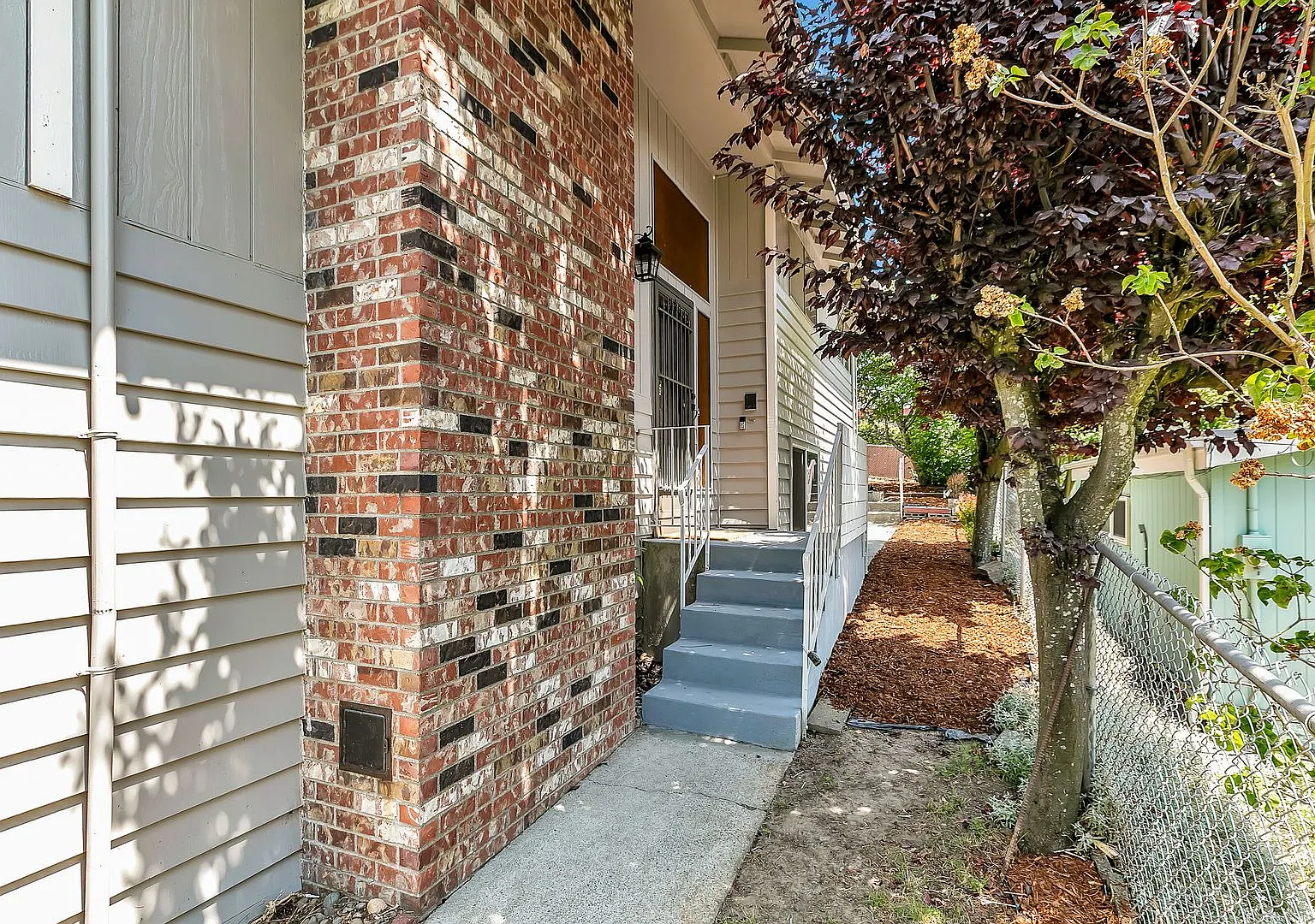 Fully Renovated 3BD Upper Duplex with Garage & Garden in West Seattle — Photo 3