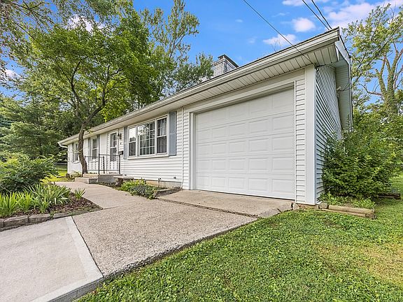 3rd image of 6 Dell Ct