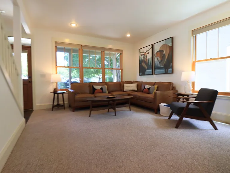 577 W Jefferson Ave — Photo 4