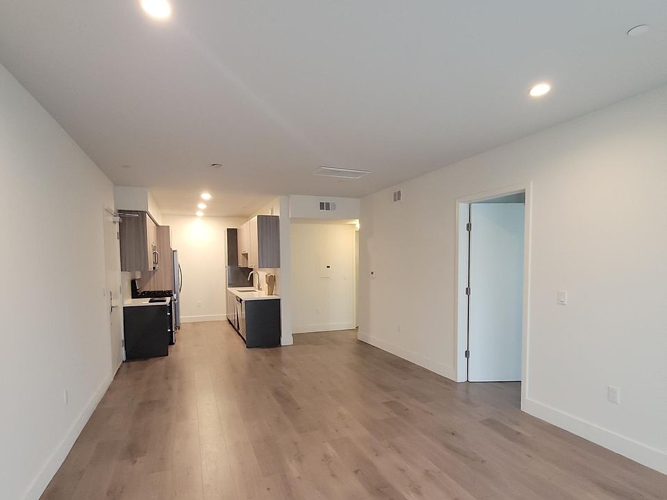 1st image of 4227 McLaughlin Ave #101