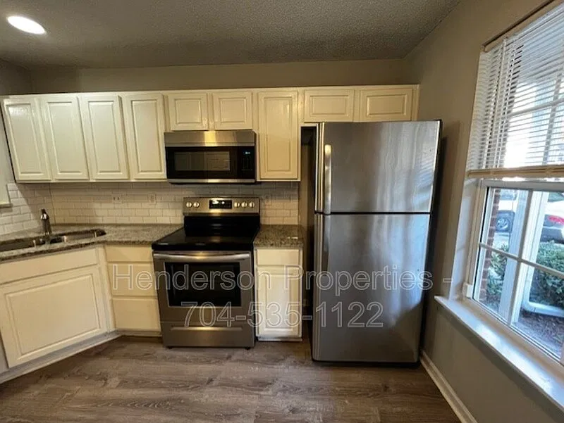 2 bed, 2.5 bath, 1104 sqft, $1,580 — Photo 4