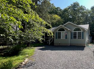 90 Minisink Dr, Pocono Lake, PA 18347