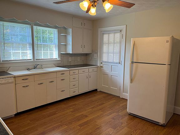3rd image of 796 Daisy Payne Ln