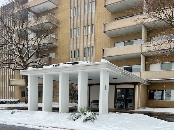 3167 Linden Rd APT 301, Rocky River, OH 44116