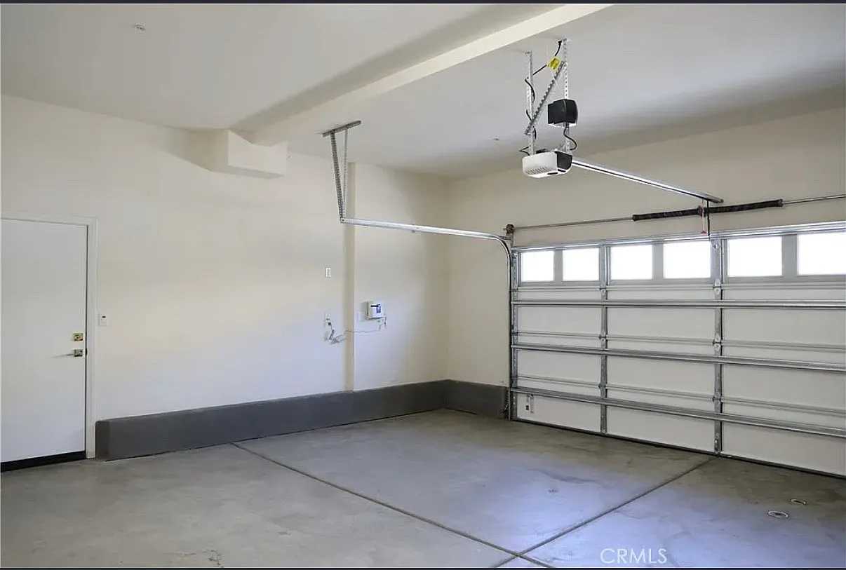 4 bed, 1900 sqft, $4,100 — Photo 2