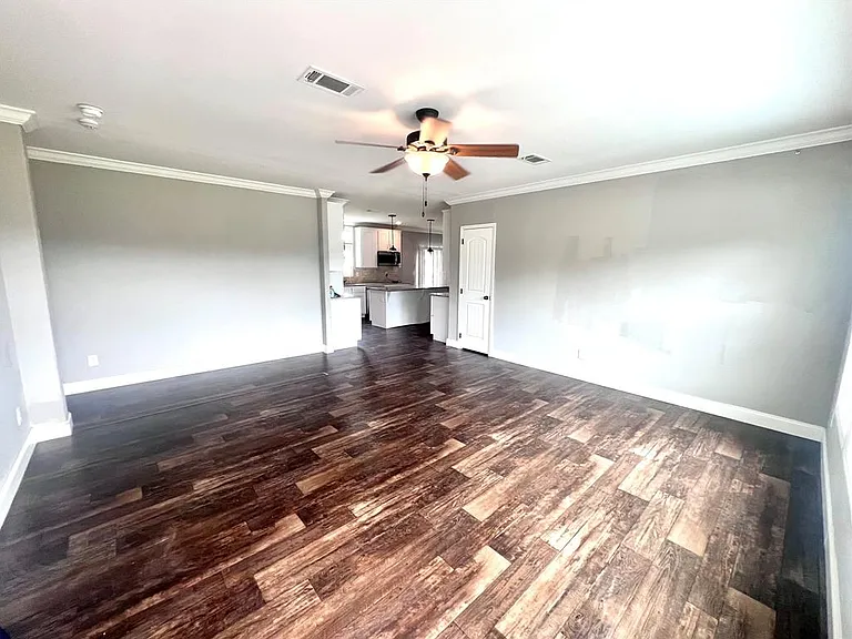 470 FM 896 — Photo 14