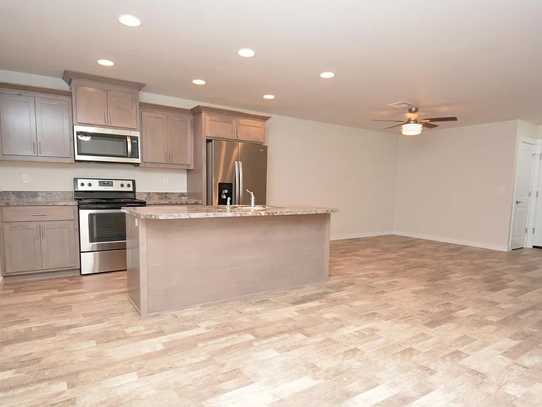524 & 526 NE Clover Ave — Photo 3
