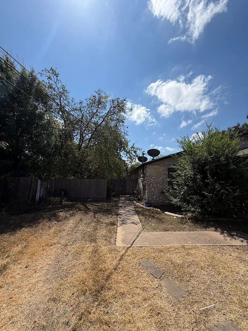 704 Osage Dr — Photo 1