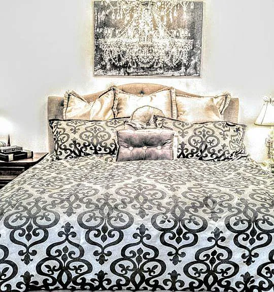 Open space for king size bed tiny living in a special space.