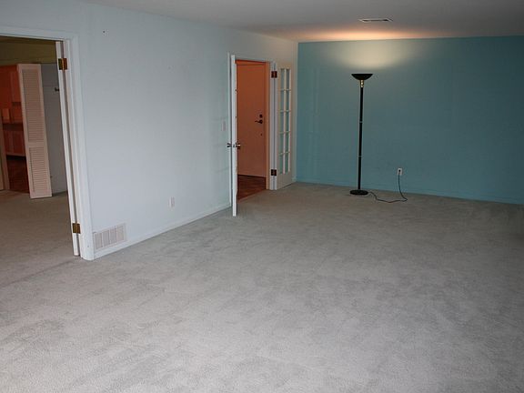 5th image of 45 Fairglen Dr