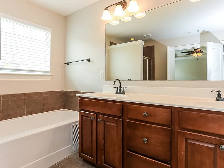 7756 Parkside Dr — Photo 12