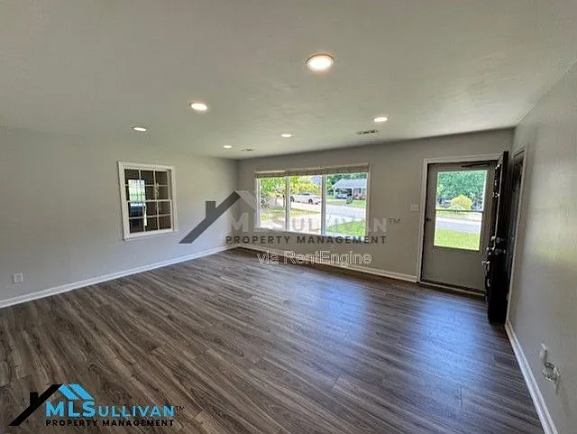 3 bed, 2.0 bath, 1646 sqft, $1,995 — Photo 4