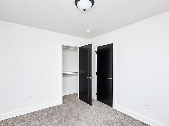 5th image of 2106 E Grand Ave