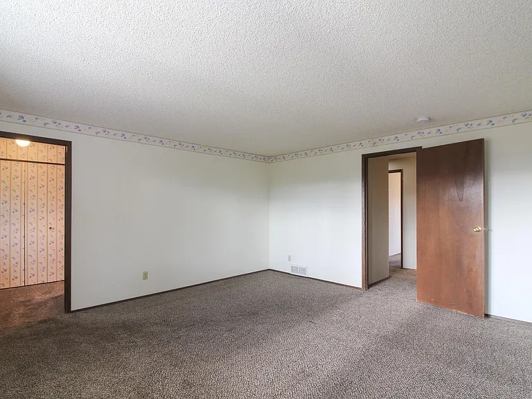 411 Snyder St — Photo 11