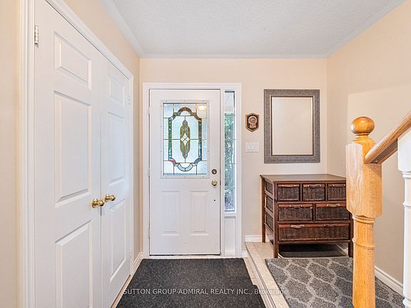 5th image of 267 Warner Cres