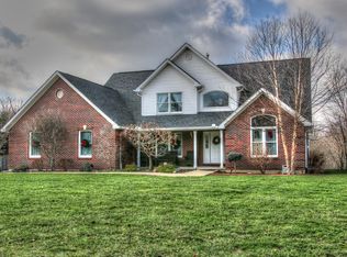 1355 Roundhill Dr, Hamilton, OH 45013