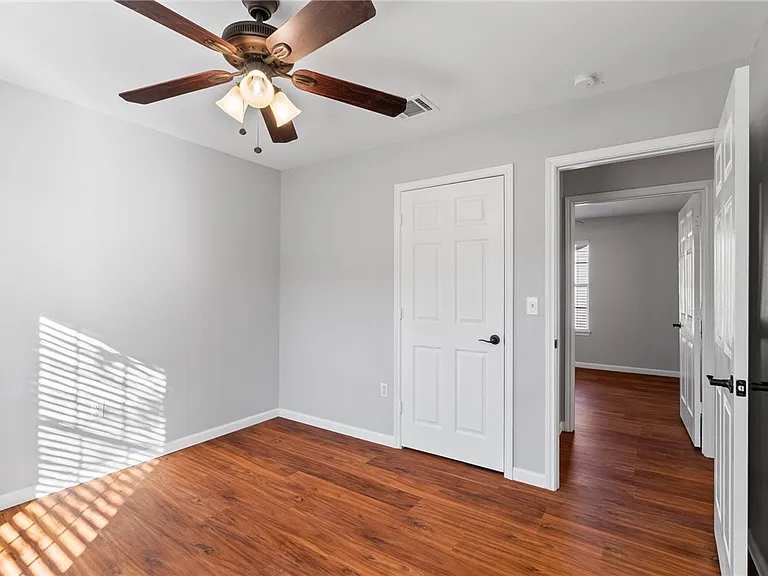 804 Avenue B — Photo 16