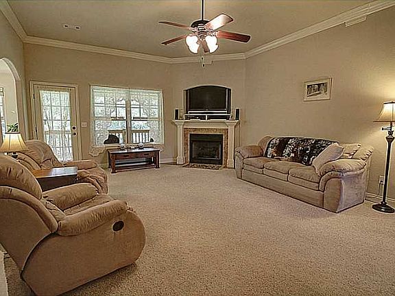 5th image of 6 Buckland Ln