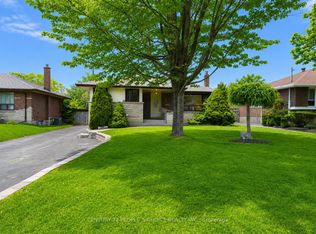 586 Central Park Blvd N, Oshawa, ON L1G 6A4