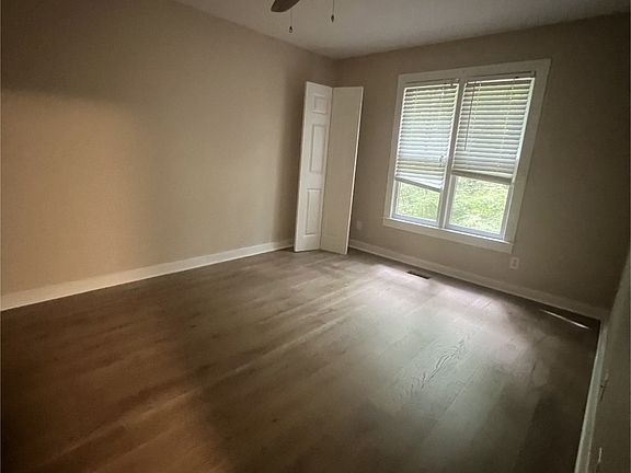Master bedroom - Greenway view from window.