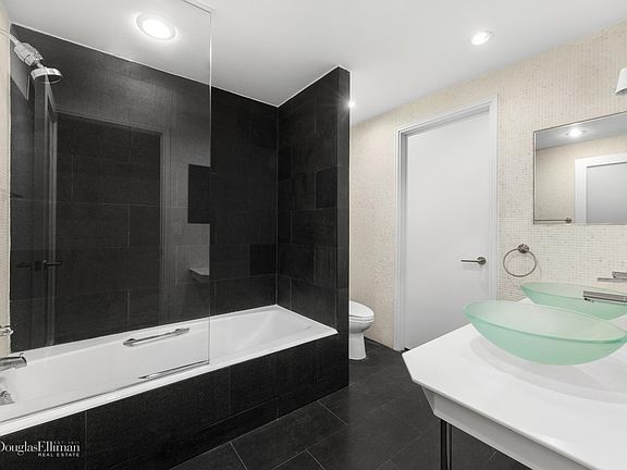 2nd image of 53 Murray St #1STFLOOR