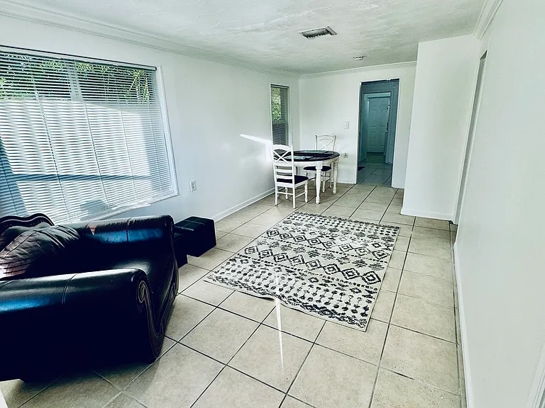 133 SW 11th Ave — Photo 7