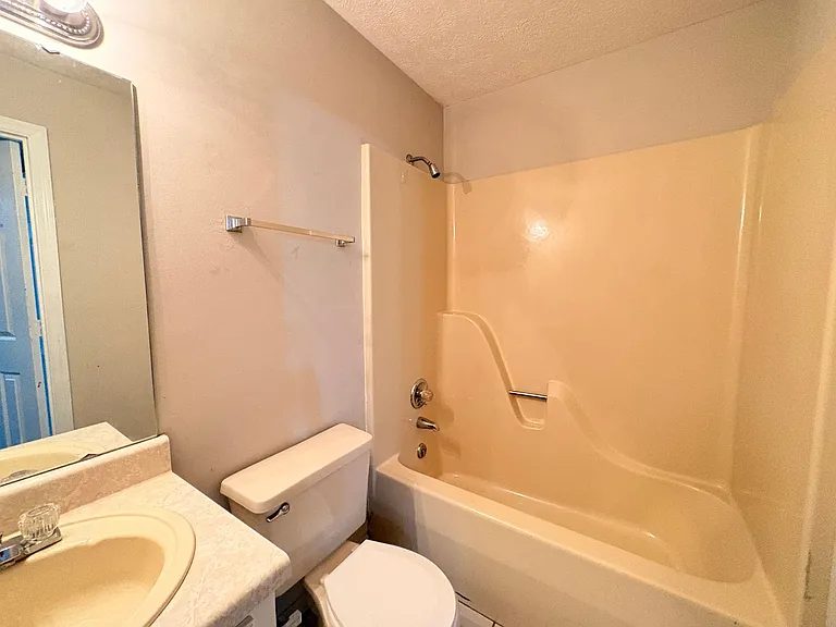901 Locke Dr — Photo 20