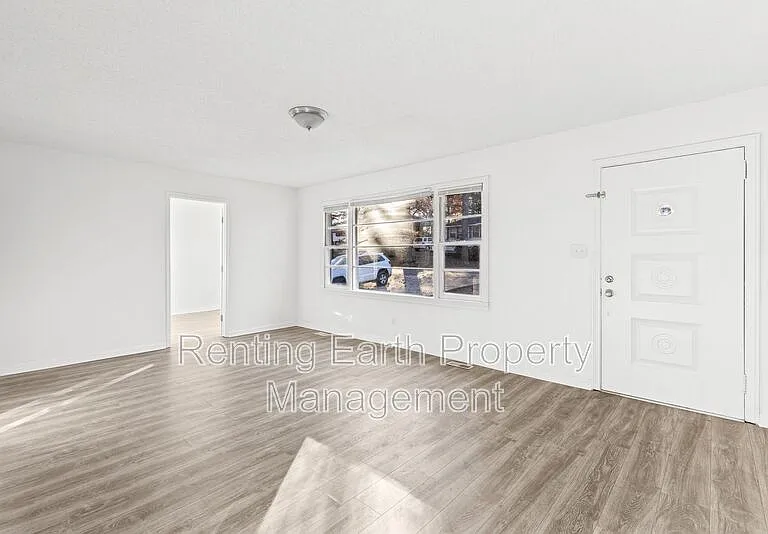 2321 4th St NE — Photo 4