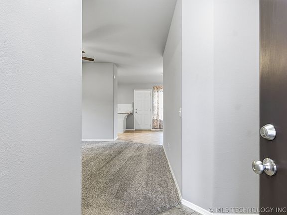 5th image of 217 E Bryan Ave