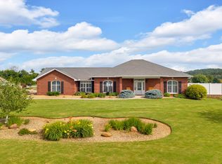 1037 Southwind Cir, Dandridge, TN 37725