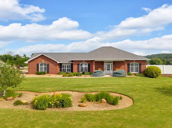 1037 Southwind Cir, Dandridge, TN 37725