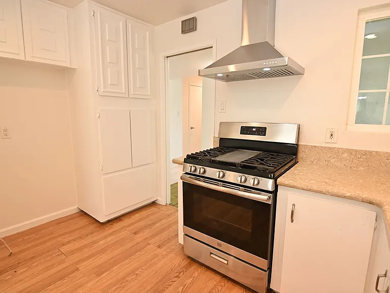 5659 Lathrop Dr — Photo 11