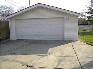 2nd image of 22780 Recreation St