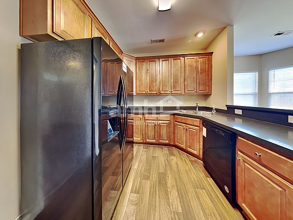 3rd image of 7740 Desoto Dr