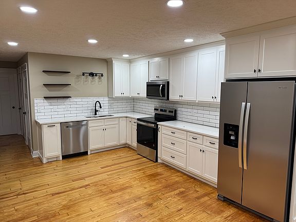 3rd image of 296 Park Blvd #298