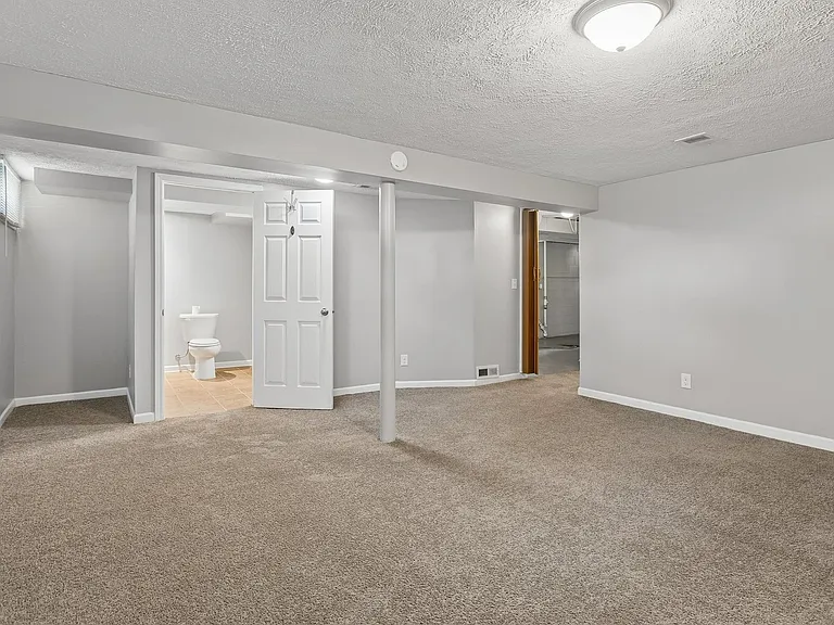 3101 S 36th St — Photo 21