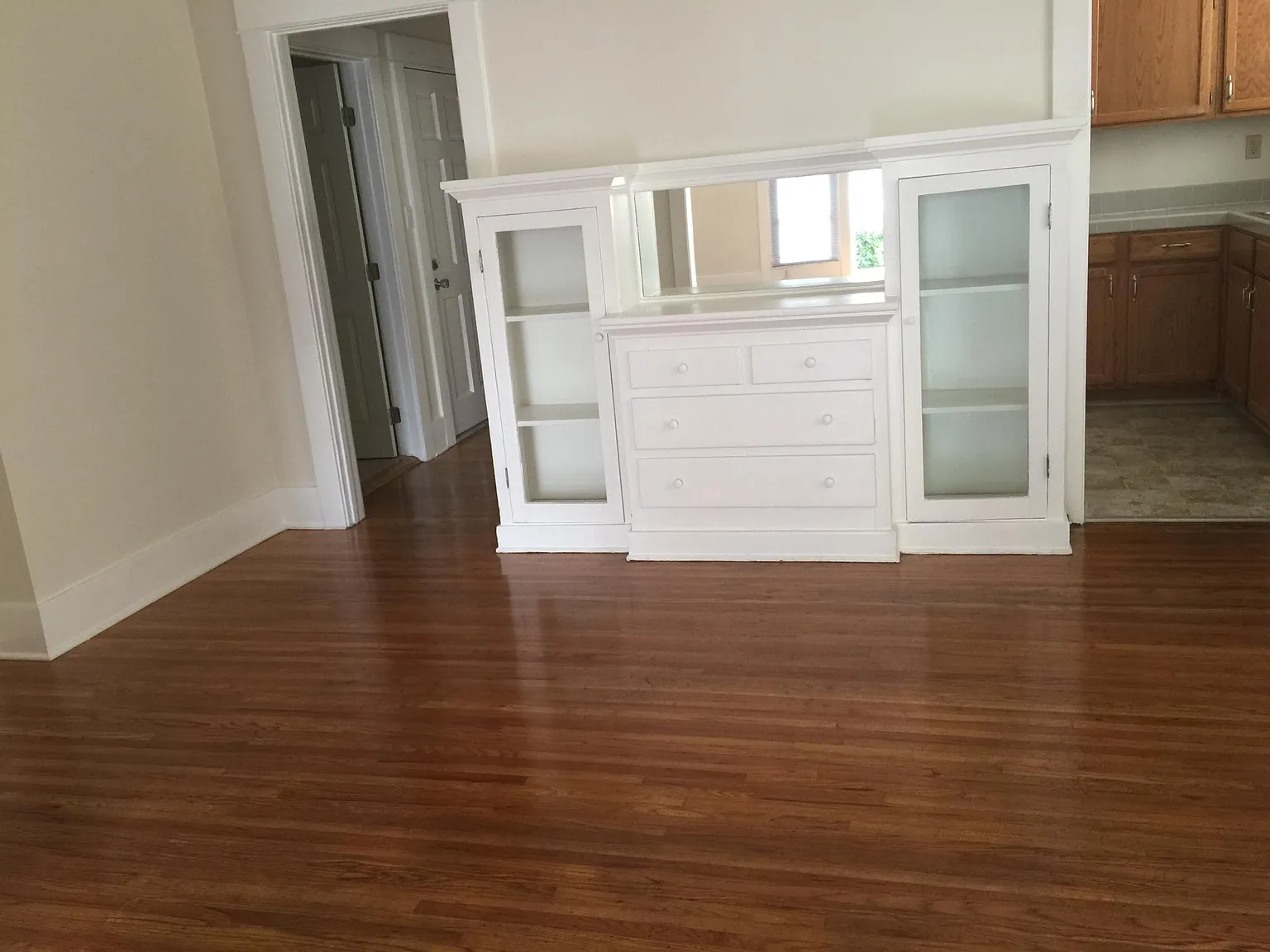 3 bed, 1275 sqft, $3,900 — Photo 2