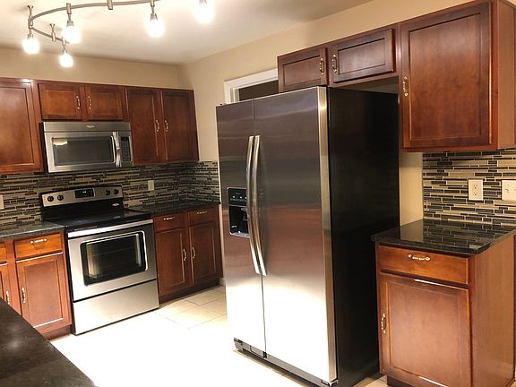 4th image of 937 Windrose Dr