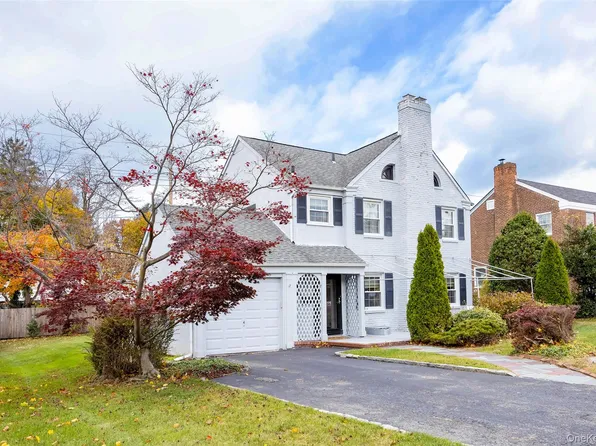 65 Old Mill Road, Manhasset, NY 11030