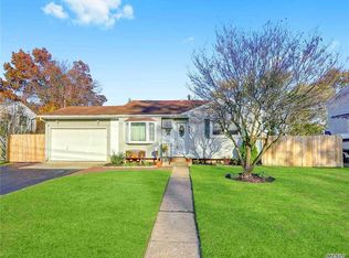 319 W 24th St, Deer Park, NY 11729