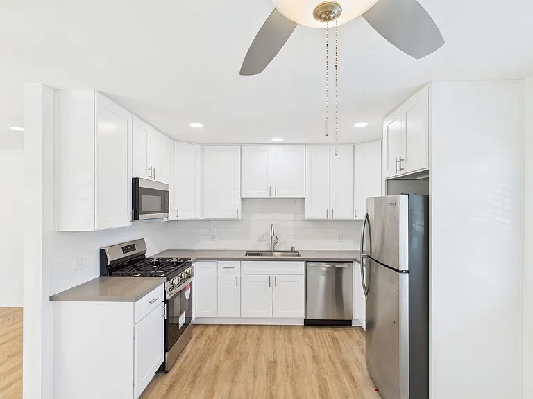 330 W I St — Photo 32