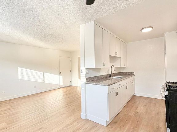 4th image of 637 W 79th St APT 5