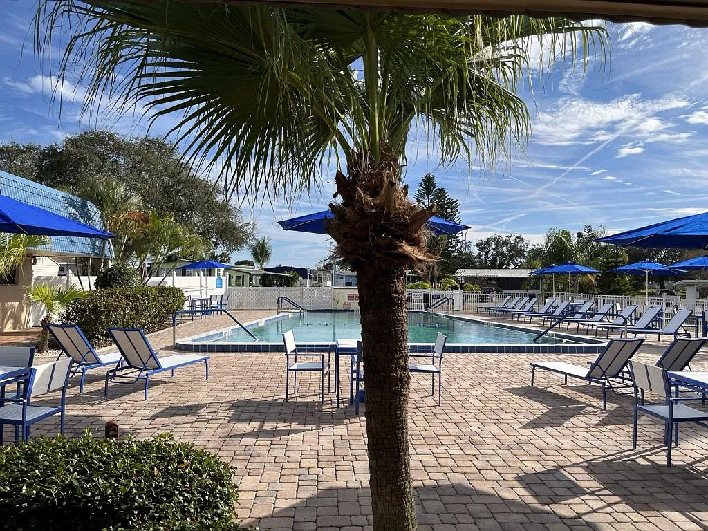 3 bed, 2.0 bath, 1094 sqft, $1,899 — Photo 3