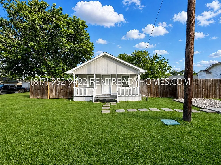 404 Oak St — Photo 3