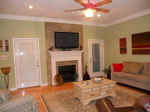 5th image of 1052 Rolling Oaks Dr