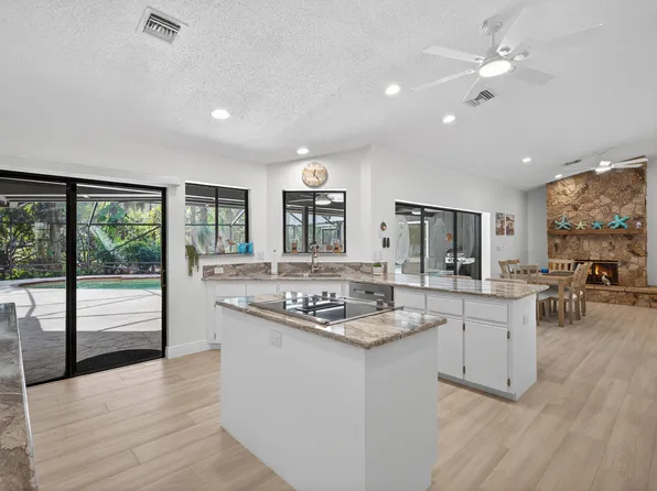 8166 155th Pl N, Palm Beach Gardens, FL 33418