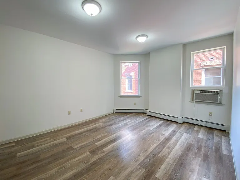 698-700 Broad St — Photo 16