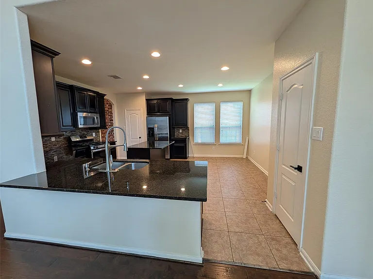 6614 Hunters Creek Ln — Photo 5