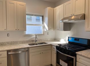 38 Hicks Ln #B, Great Neck, NY 11024