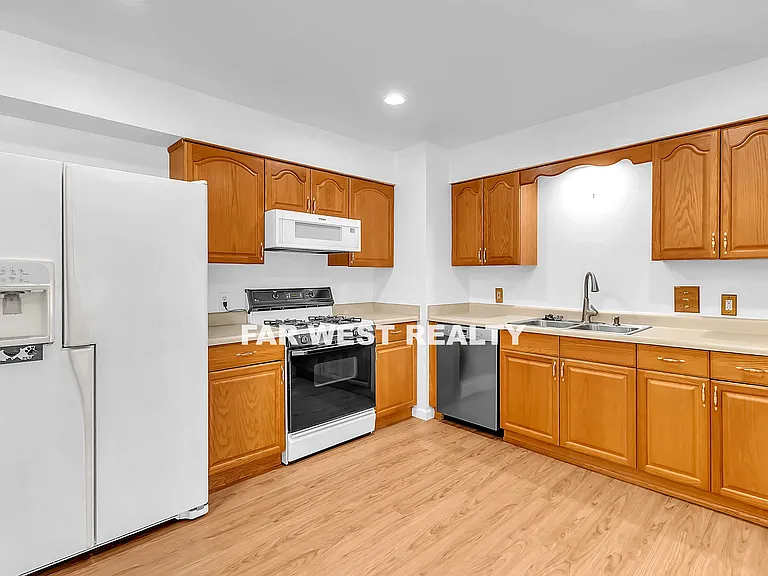 428 Stewart Cir — Photo 13